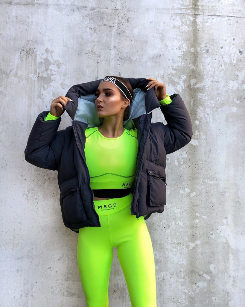 The Neon trend is still on the rise! - Fashion Inspiration and Discovery