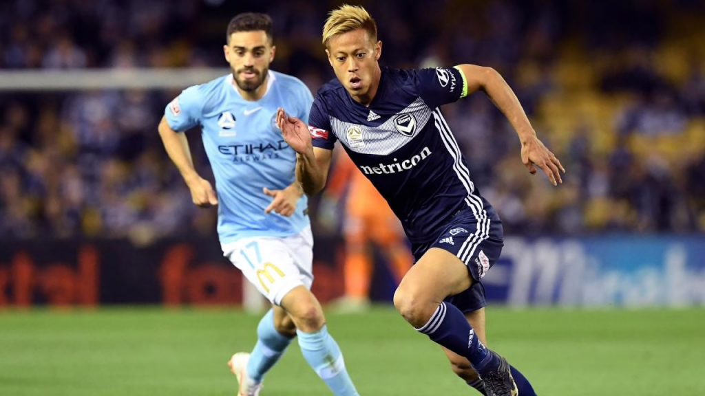 Keisuke Honda playing for Melbourne Victory