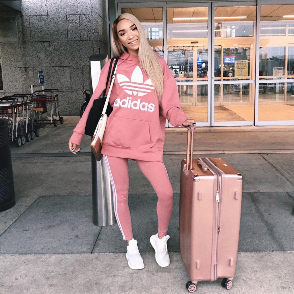 Airport outfit ideas spotted on @ravenelyse instagram