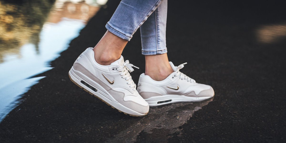 air max 1 jewel summit white