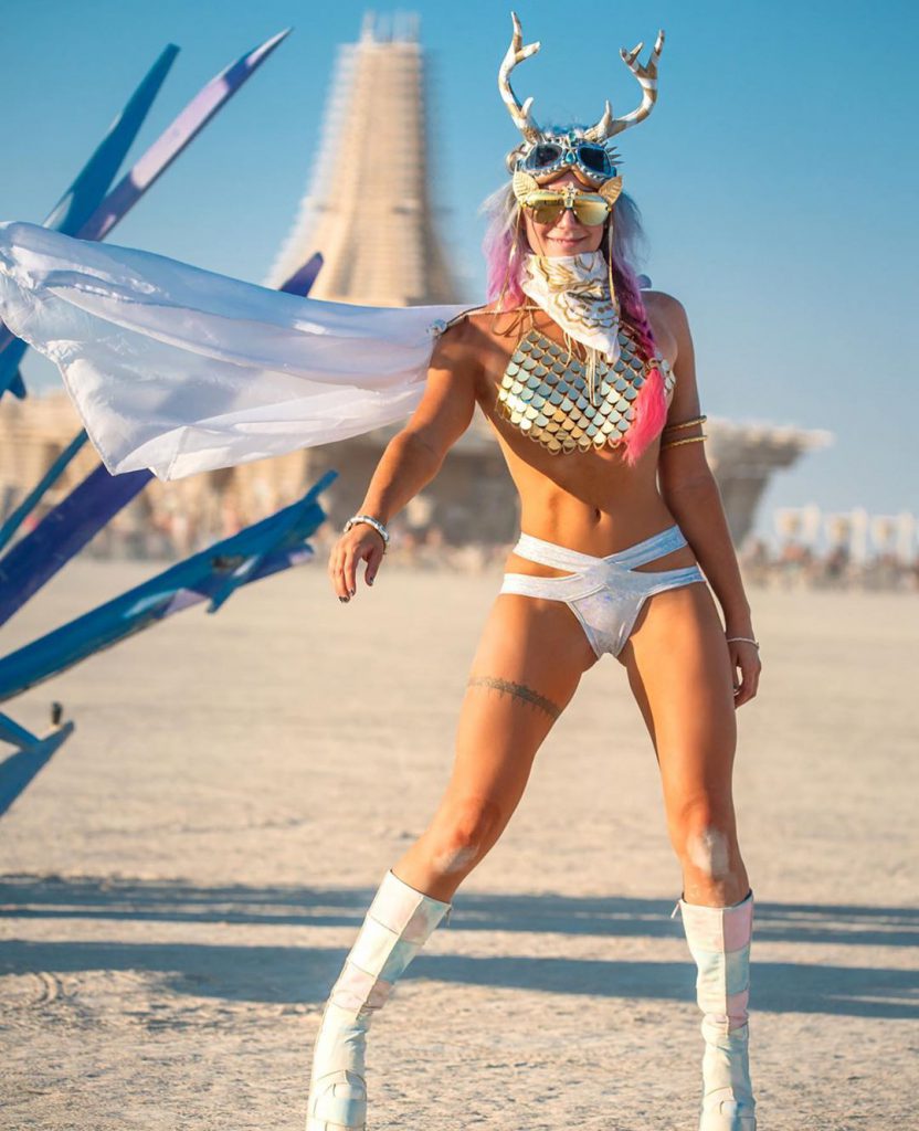 Best Outfits Of Burning Man 2019 Fashion Inspiration And Discovery   60133608 2298325303741715 1099708606095583633 N 832x1024 