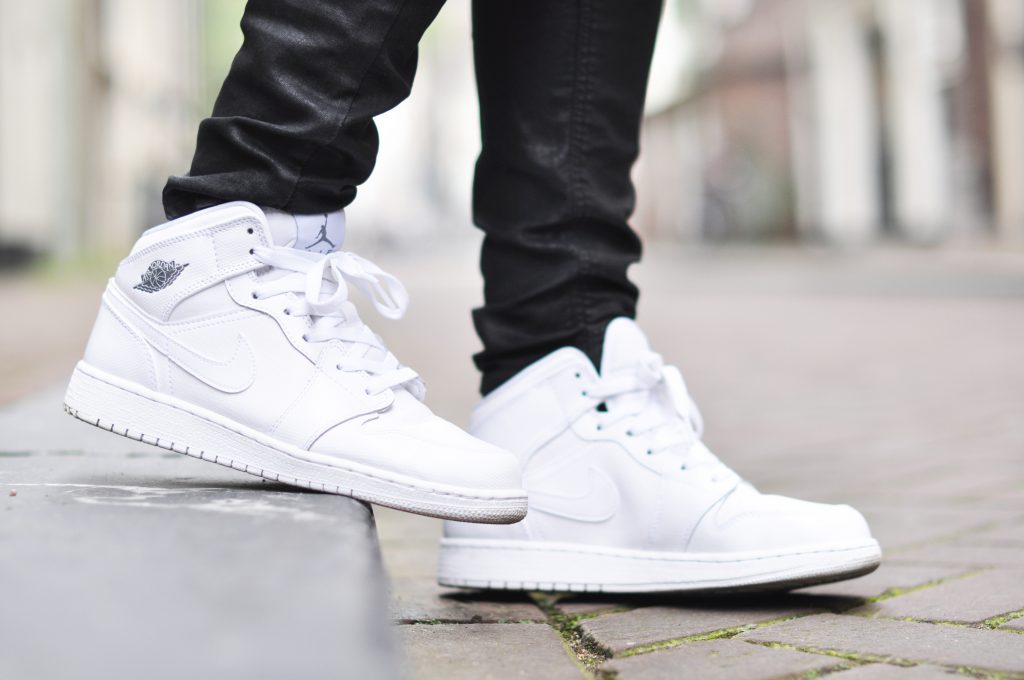 white jordan 1 mid on feet