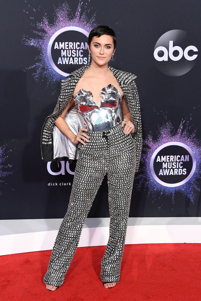 2019-american-music-awards-best-dressed-attendees