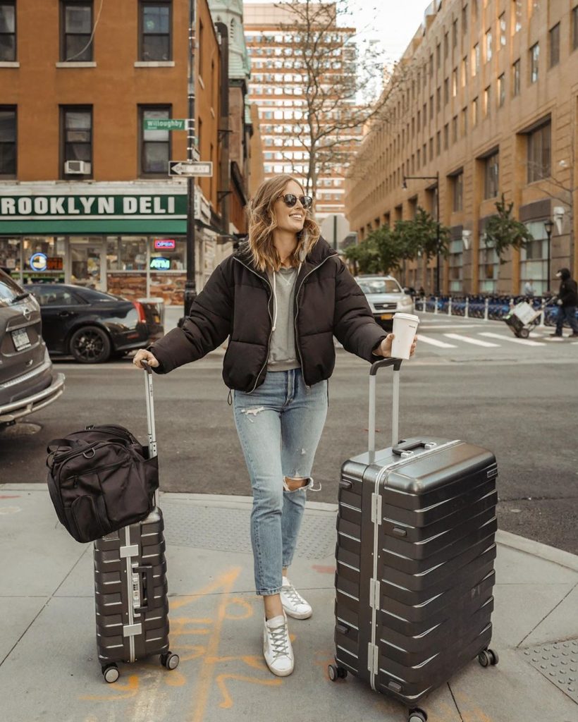 Street-style-puffer-jacket-worn-by-charlotte-bridgeman-winter-2020