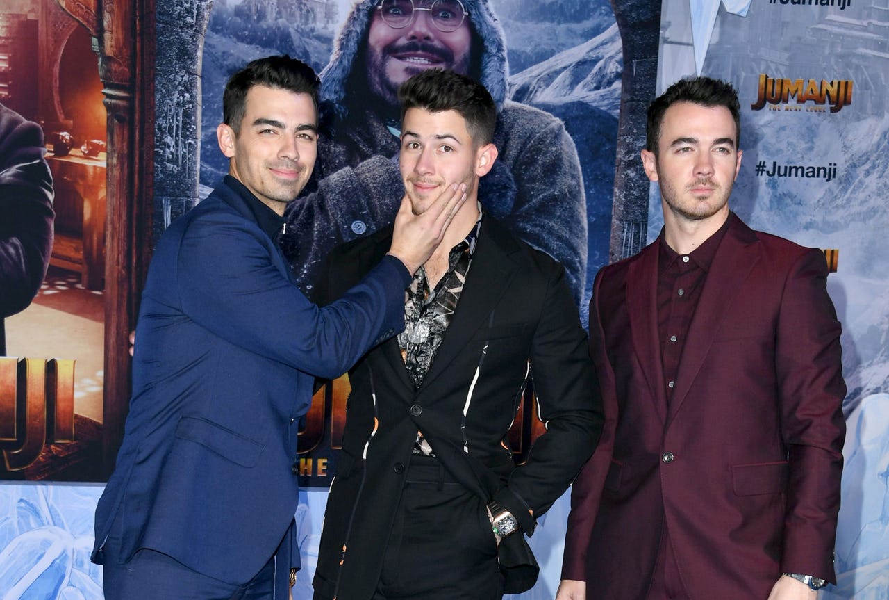 Jumanji-the-next-Level-Red-Carpet-jonas-brothers