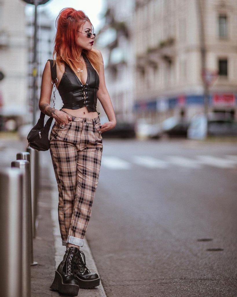 80s-grunge-outfit-leather-top