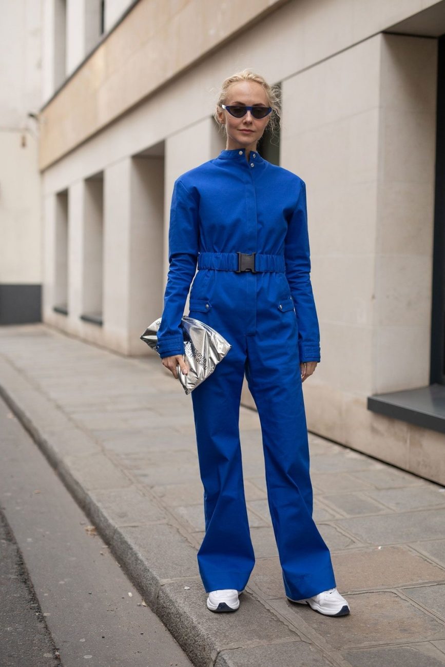 what colors match with dark blue clothes