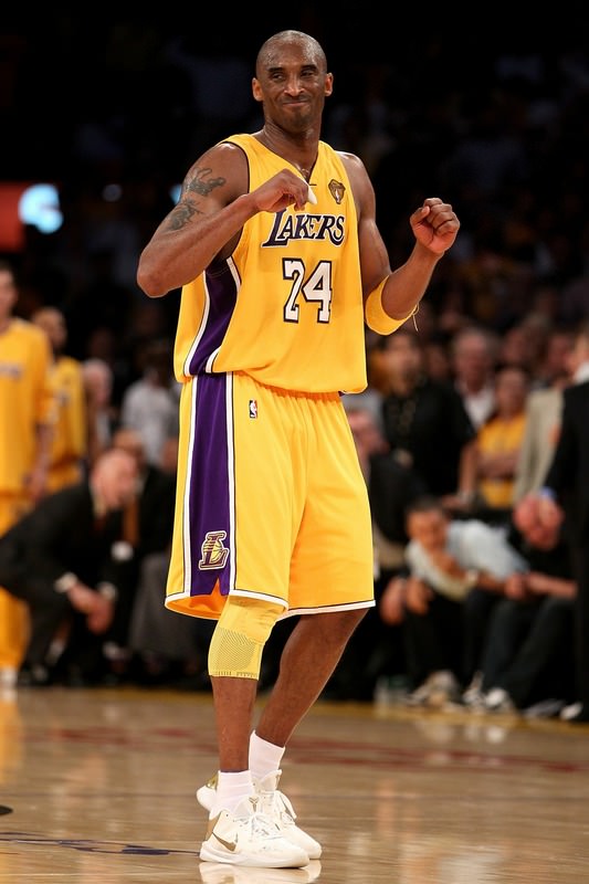 Kobe-bryant-wearing-the-nike-zoom-kobe-5-big-stage