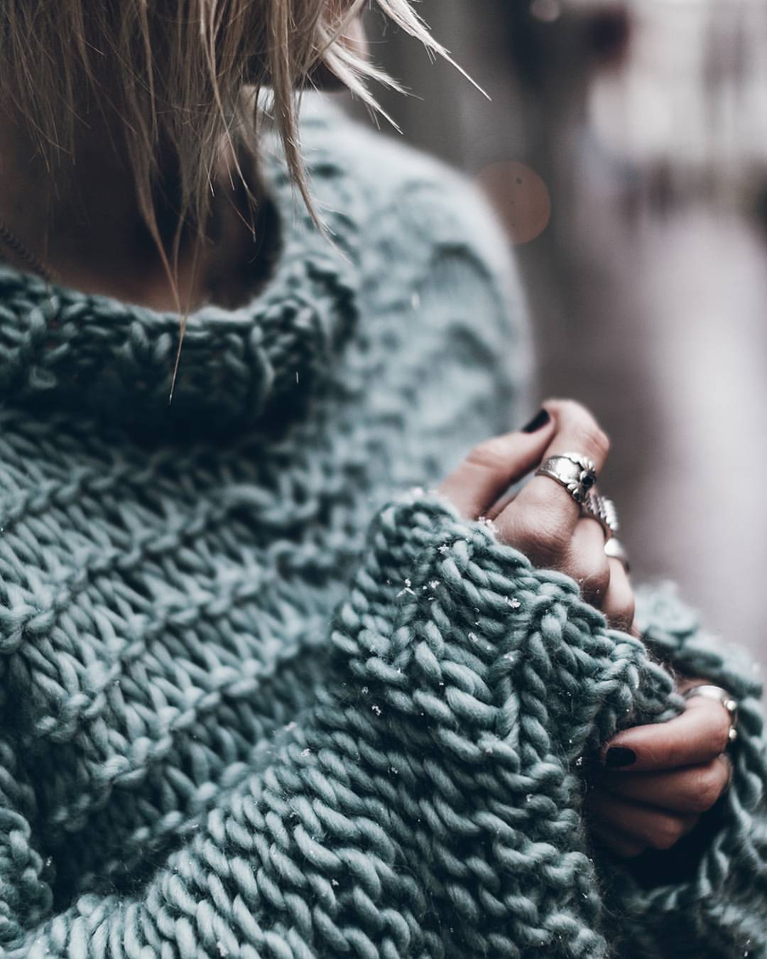 15 Comfy Looks With Oversized Sweaters For Winter - Styleoholic