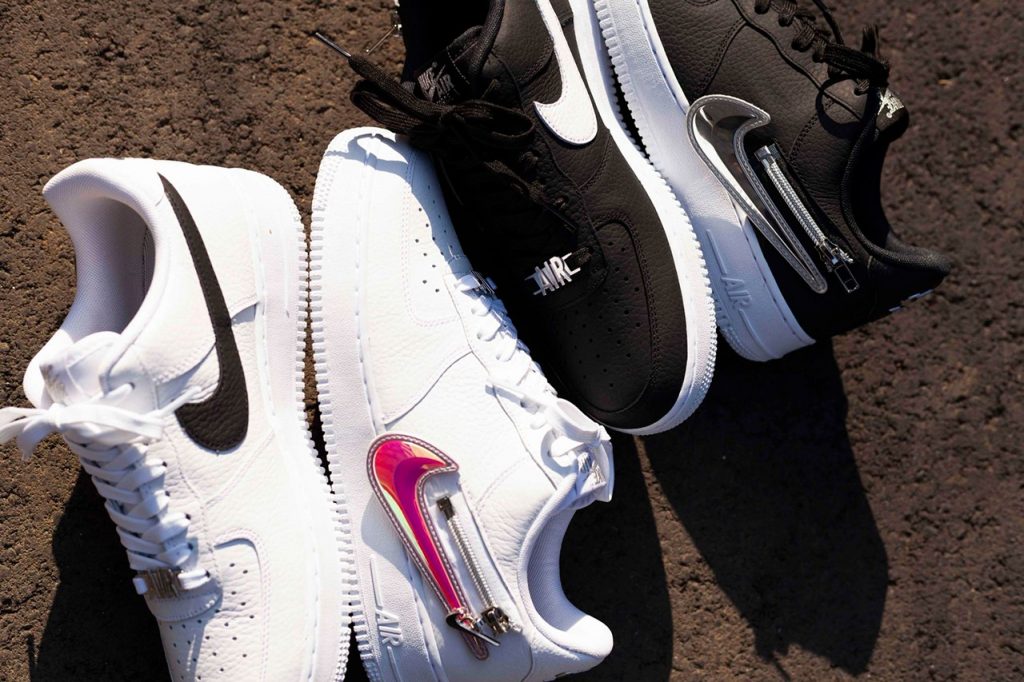 white nike shoes with silver swoosh